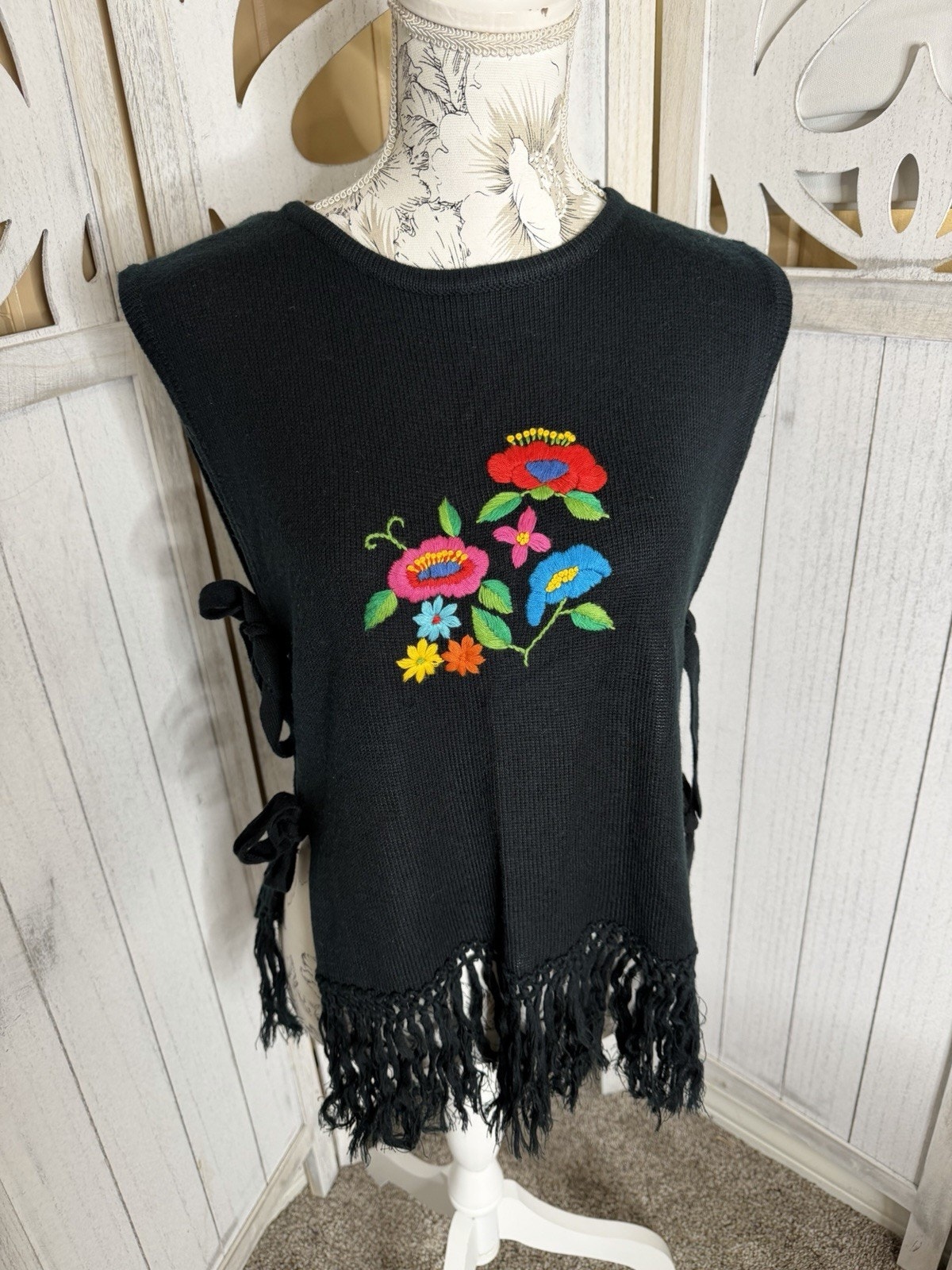 Vintage Vicki Volts 70s Knit Festival Top Floral Lace Up Sides Fringe Sz Medium